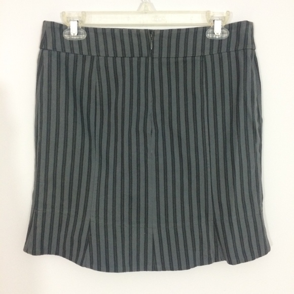 Xhilaration Juniors 7 Gray Striped 17" Mini Skirt - Picture 2 of 4